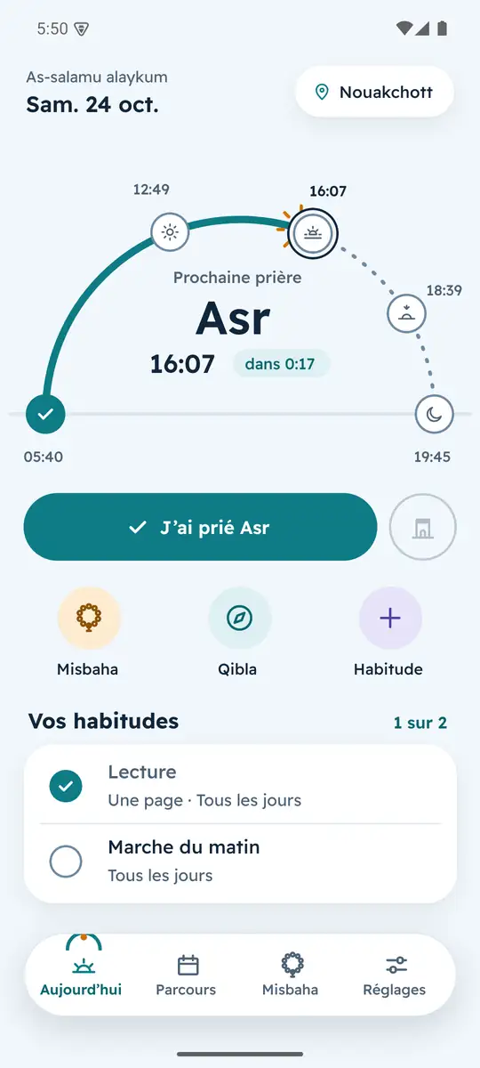 Écran Aujourd’hui : la prochaine prière sur l’arc du soleil, le bouton pour l’enregistrer et la liste des habitudes du jour